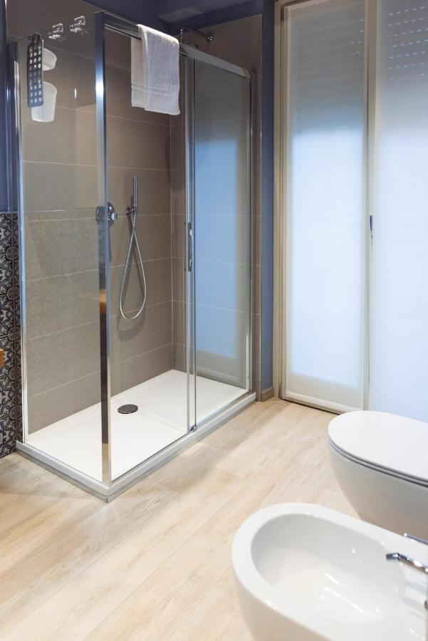 Interno 6 Guest House Cuneo Bagian luar foto