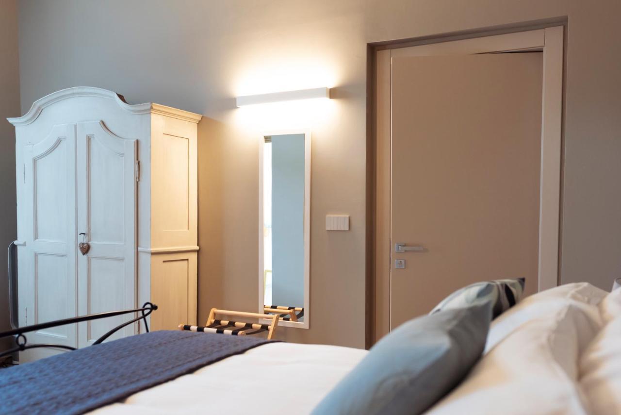 Interno 6 Guest House Cuneo Bagian luar foto