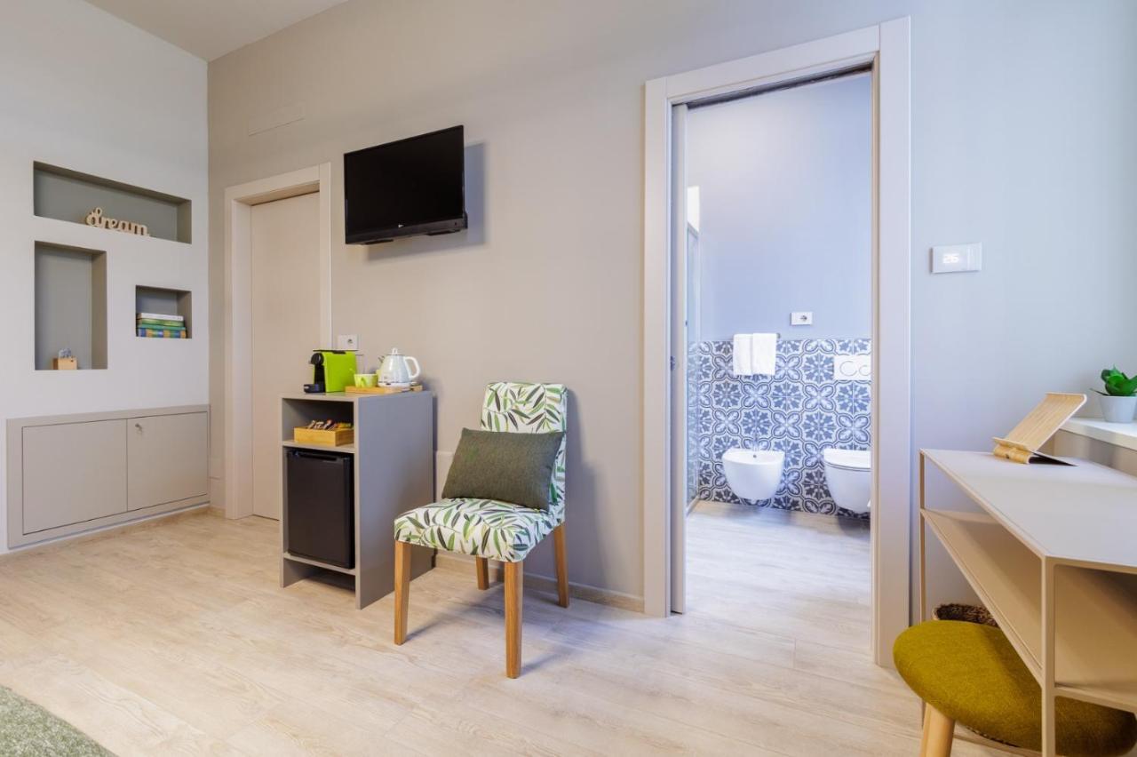 Interno 6 Guest House Cuneo Bagian luar foto