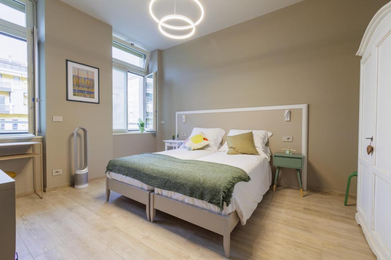Interno 6 Guest House Cuneo Bagian luar foto