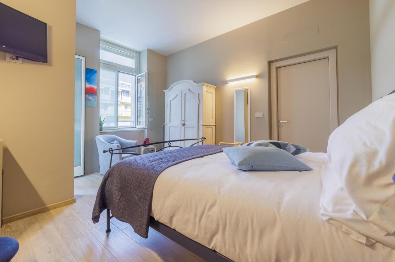 Interno 6 Guest House Cuneo Bagian luar foto